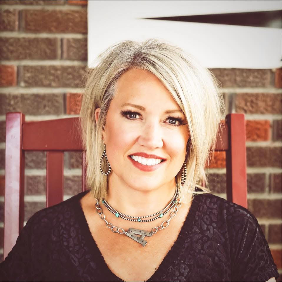 Amber Carothers, owner of Gatesville TX Notary, a women-owned mobile notary and loan signing service in Gatesville, Texas